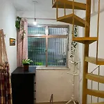 Casa com vista para o mar e cercada por natureza no Vidigal