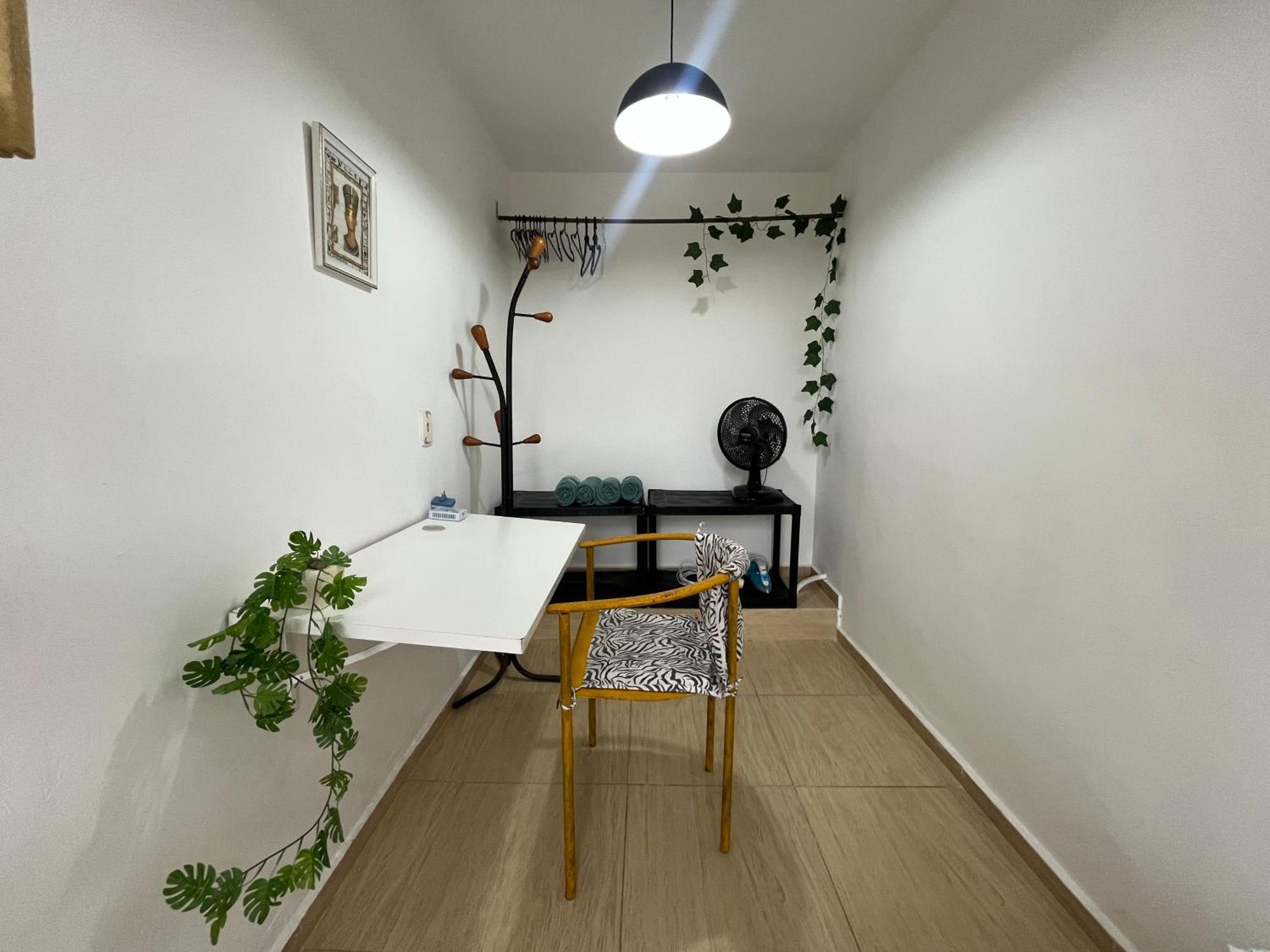 Casa Com Vista O Mar E Cercada Por Natureza No Vidigal